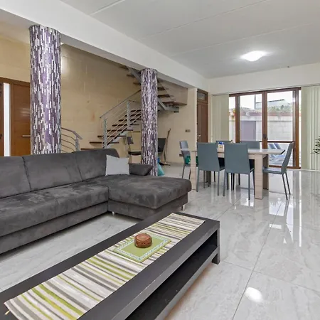 With Private Pool In Gozo Feriehus *